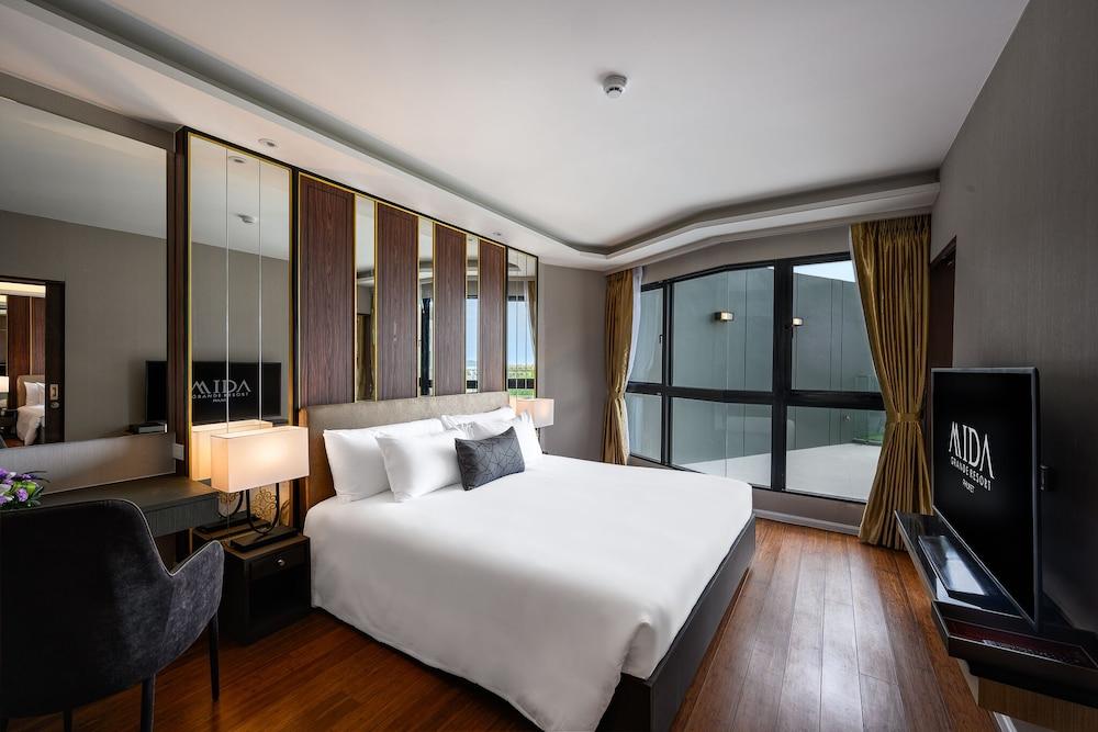 Mida Grande Resort Phuket Buitenkant foto